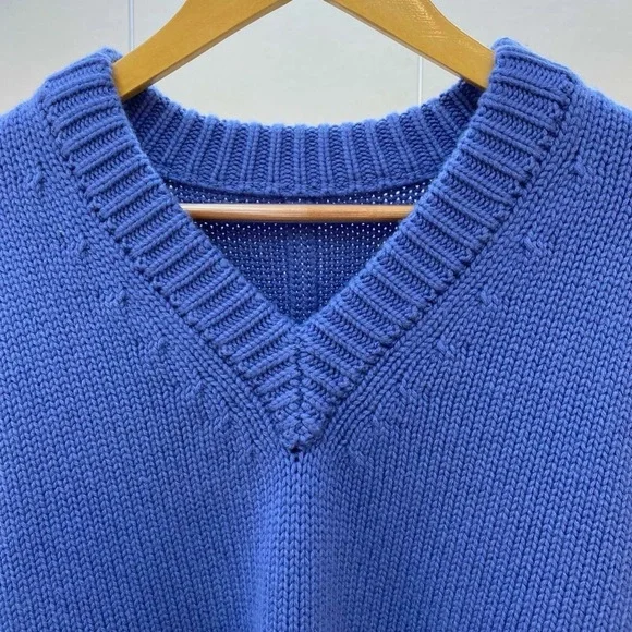100% cashmere V-neck sweater